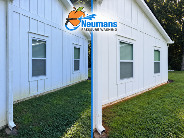 House washing before and after, photographed by Neuman’s Pressure Washing in Bowdon, Georgia