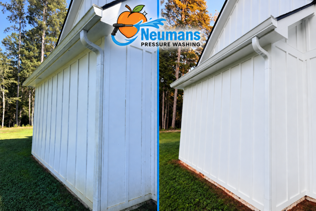 House siding soft washing before and after, photographed by Neuman’s Pressure Washing in Whitesburg, Georgia